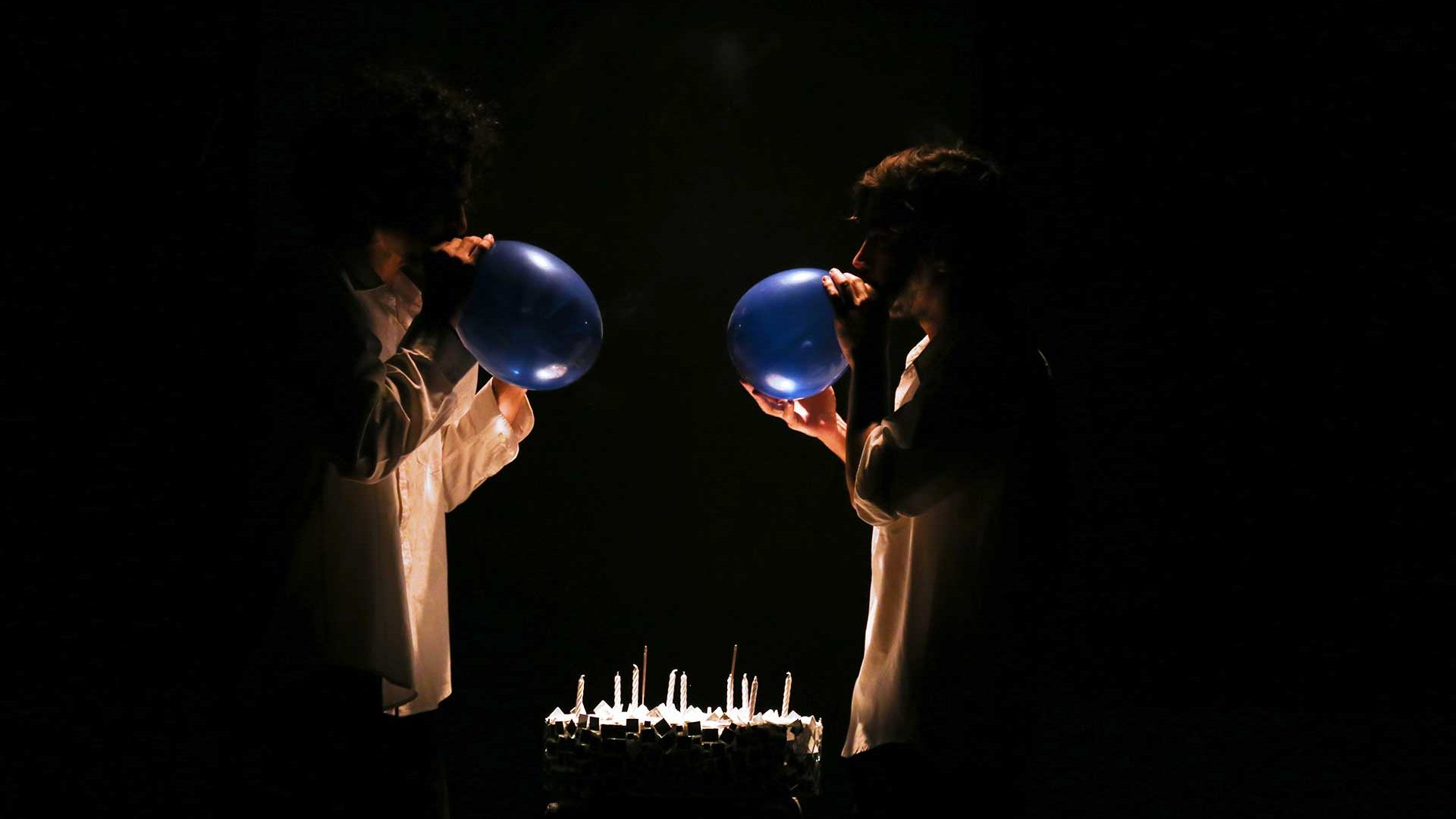 Amanheceu e aquela árvore continua em brasas